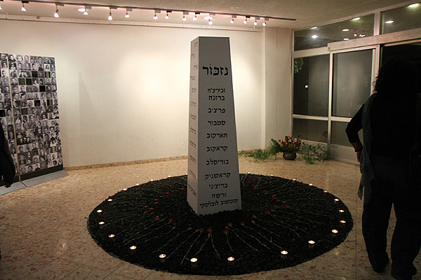 יום הזיכרון לשואה ולגבורה 2012